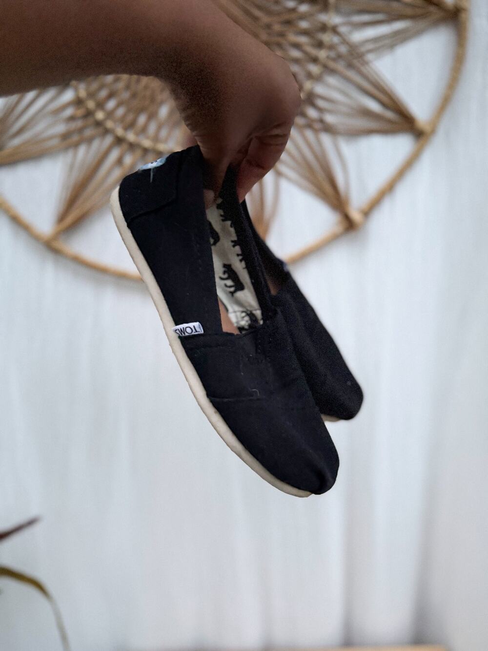 Women’s Classic Black Canvas TOMS Alpargatas Slip On Shoes Size 6.5